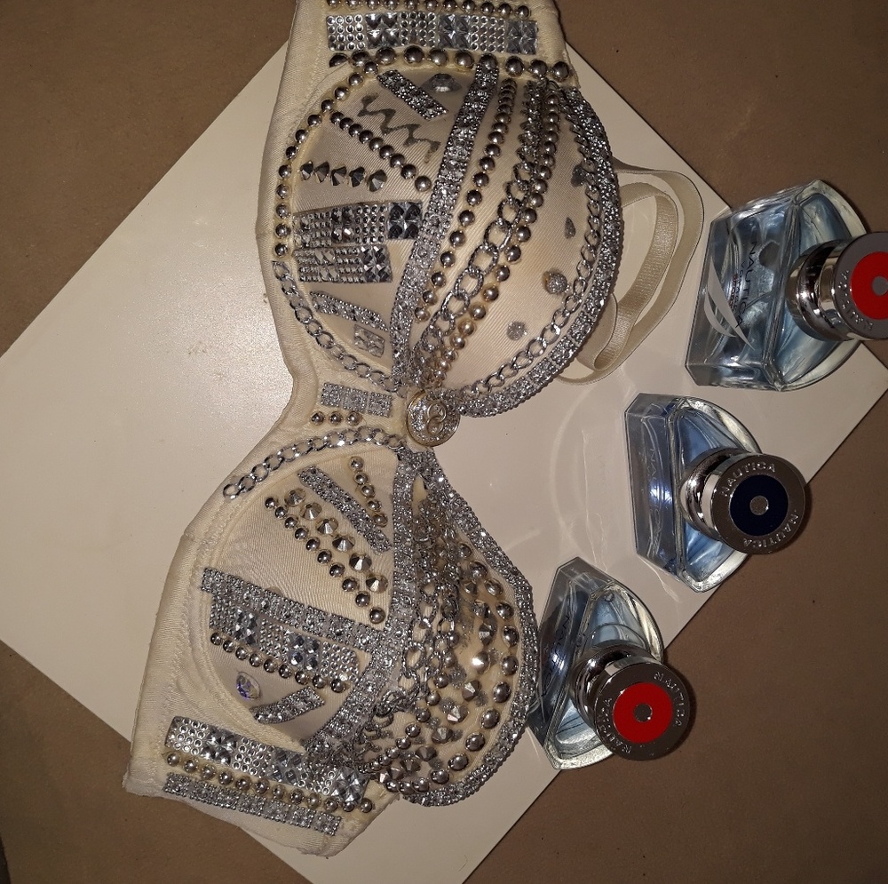 bra - Picture 2 of 5